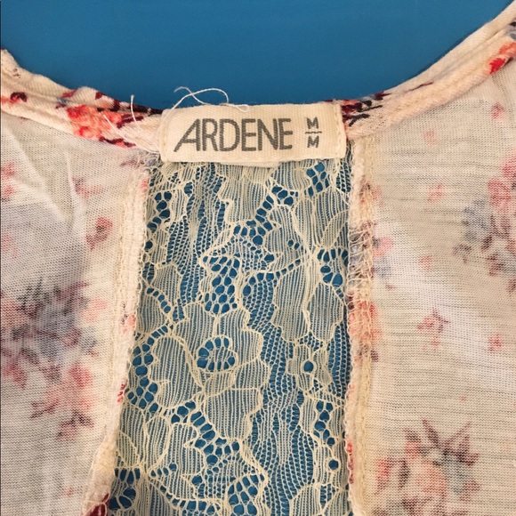Ardene floral tank top with lace strip backing - Picture 2 of 3